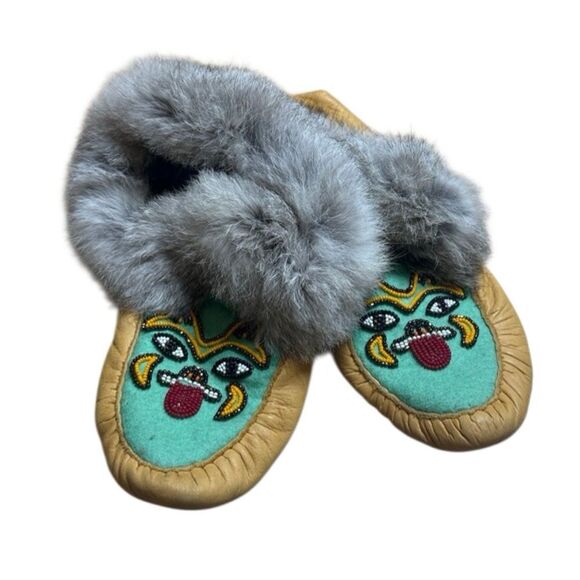 40s 50s vintage Tlingit Moccasins Native American Leather and Fur Hand Beaded - Picture 1 of 7